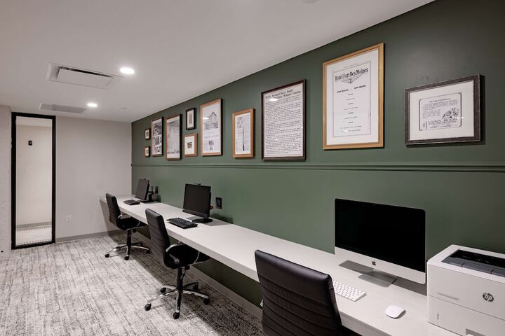 Hotel Fort Des Moines Curio Collection by Hilton