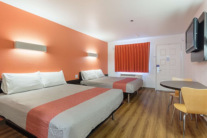 Room 18 of 35
