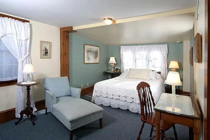 THE TUCK INN