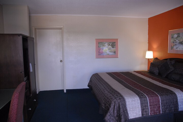 Room 10 of 24