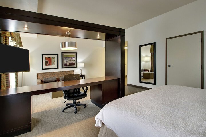 Room 16 of 38