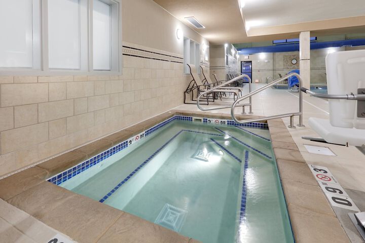 Holiday Inn Express Mitchell by IHG