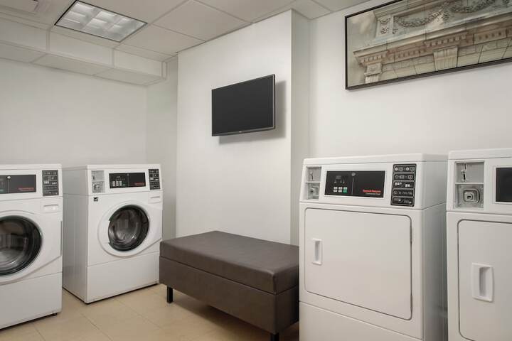 Courtyard by Marriott Richmond Downtown