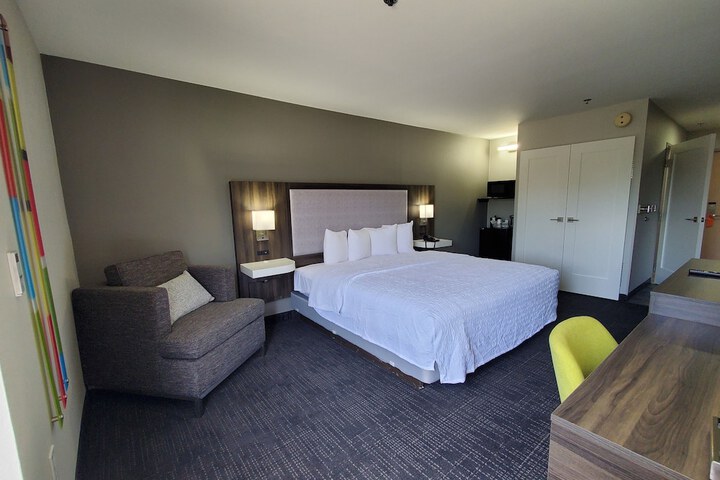 Room 27 of 46