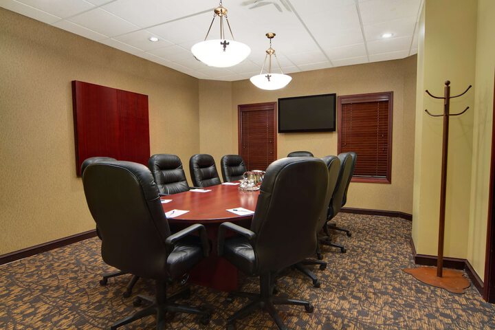 Best Western Plus Winnipeg Airport Hotel
