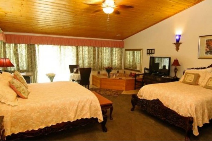 Echo Canyon Spa Resort (Adults Only)