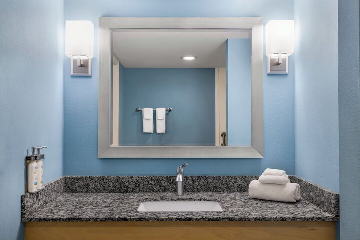 Room 42 of 107