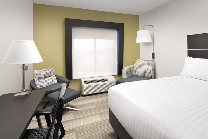 Room 9 of 42