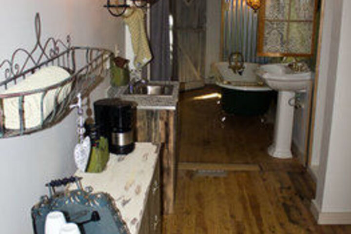 Columbia Gardens Winery and Grape Escape Guesthouse