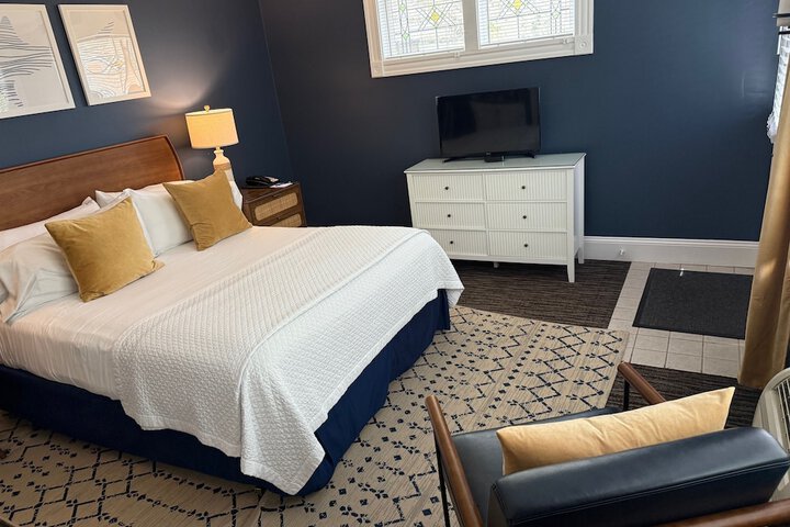 Crowne Pointe Historic Inn & Spa - Adults Only