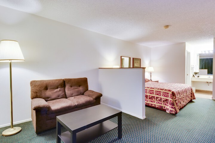 Windcrest Inn and Suites
