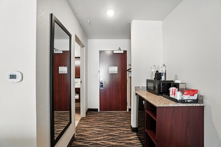 Cobblestone Hotel & Suites-Bellefontaine