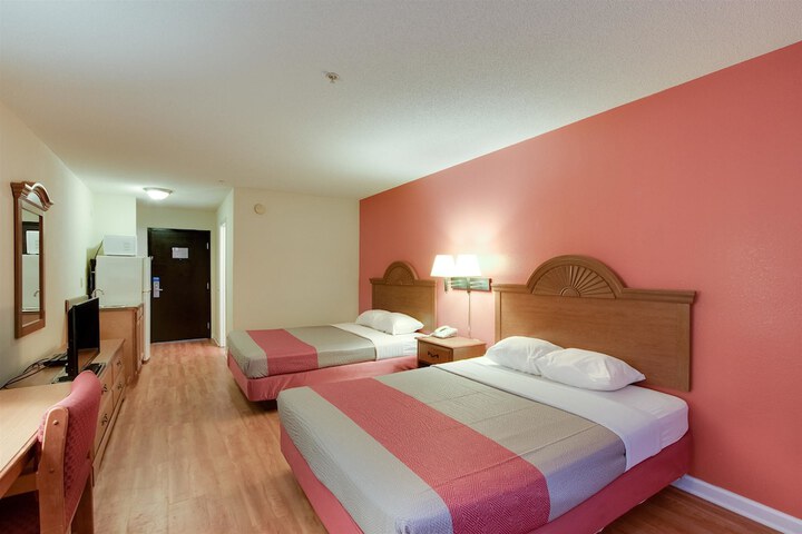 Room 25 of 33
