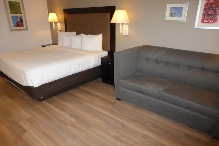 Room 12 of 16
