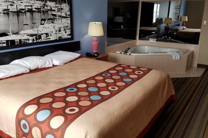 Room 16 of 25