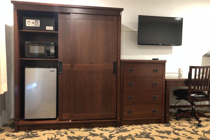 Room 33 of 80