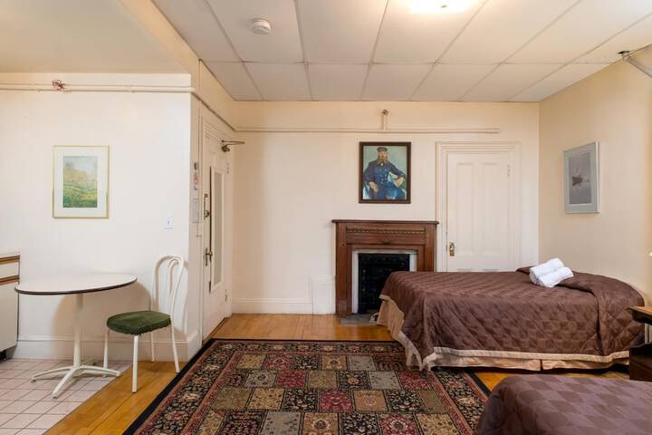 Room 17 of 30