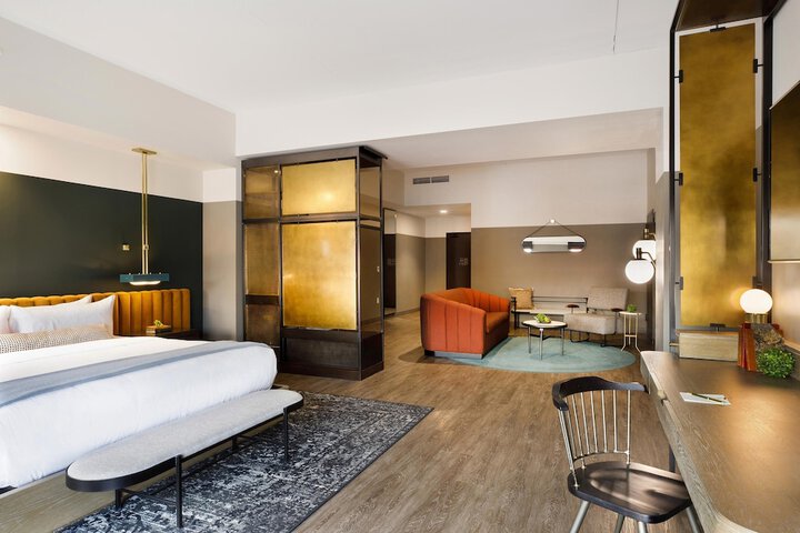 Room 44 of 106