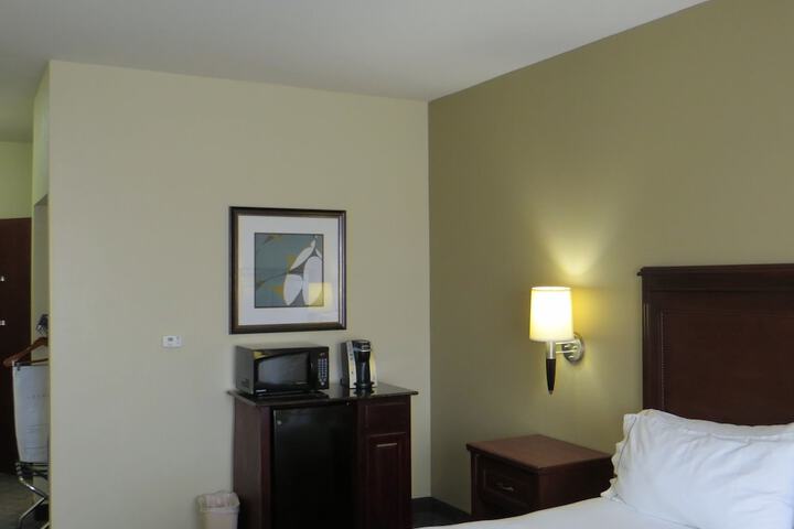 Holiday Inn Express & Suites Pampa by IHG