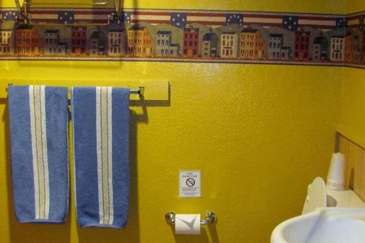 Earth Inn Motel