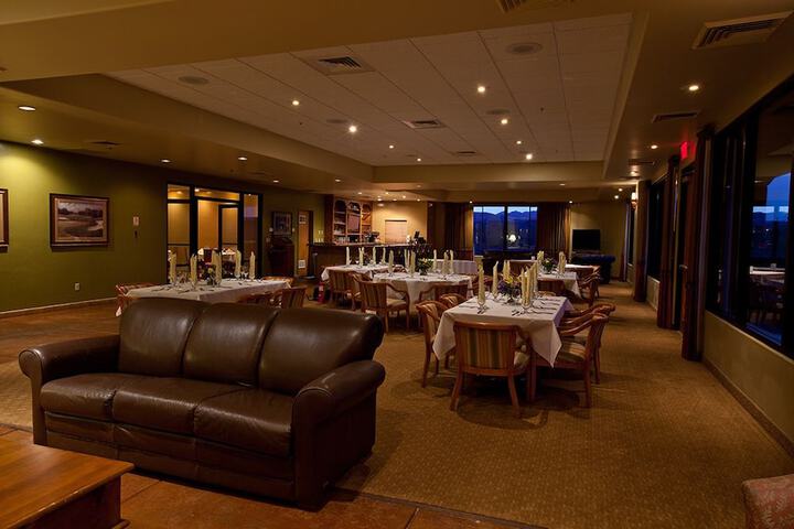 Ballroom/Hall 44 of 64