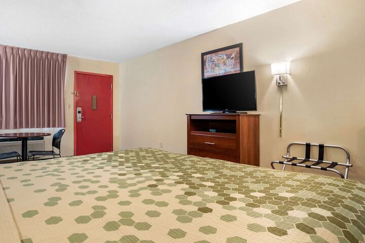Room 4 of 20