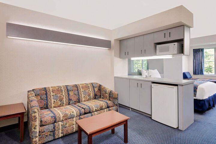 Room 14 of 16