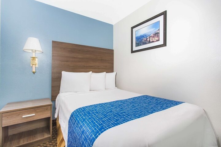 Room 18 of 23