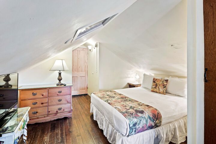 Room 44 of 61