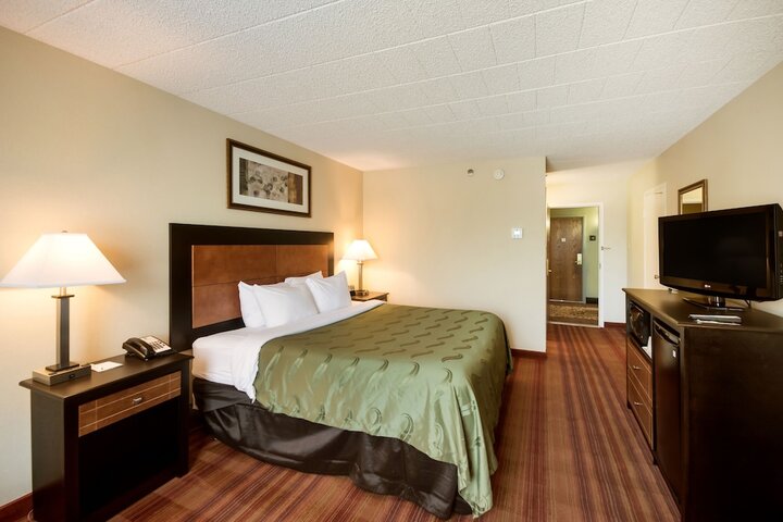 Room 7 of 32