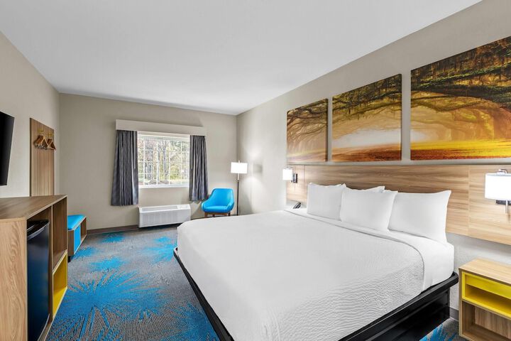Days Inn & Suites by Wyndham Union City