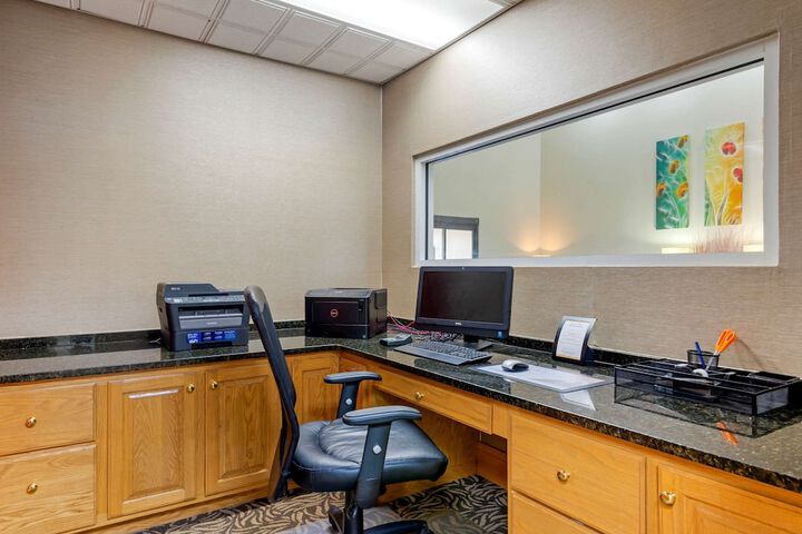 Business Center 23 of 23