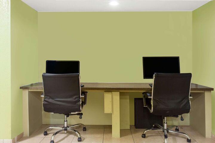 Business Center 15 of 15