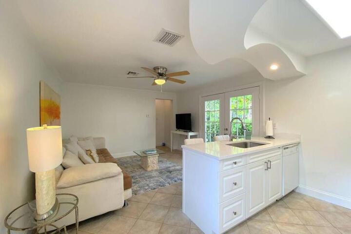 Cheerfull 4 / bed/ 3 Bath / pool / best Location