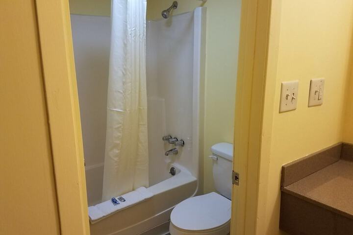 Room 4 of 15