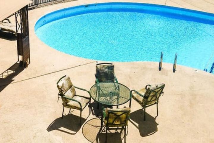 Pool 4 of 61
