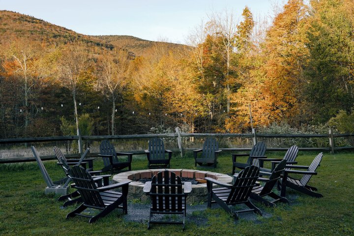 Hunter Lodge a Bluebird by Lark