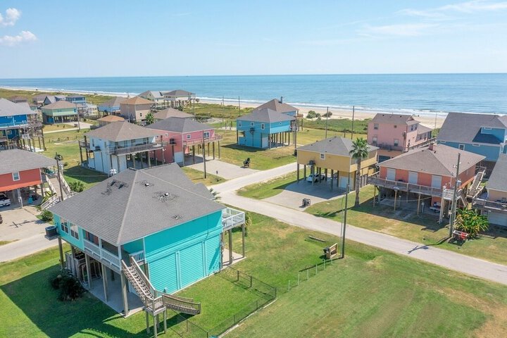 Sunrise Paradise 3 Bedroom Home by RedAwning