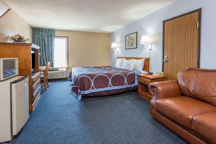 Room 9 of 27