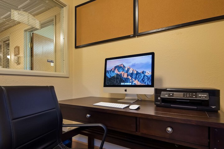 Business Center 54 of 54