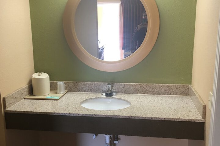 Room 10 of 12