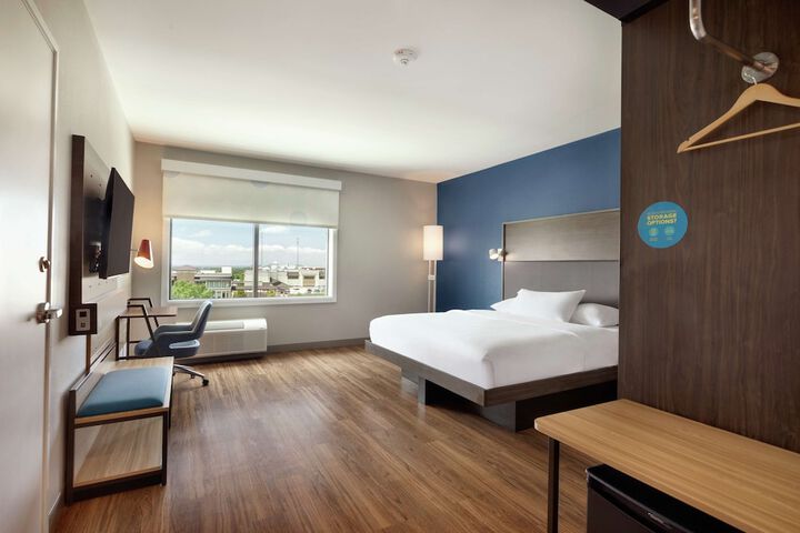 Room 13 of 36