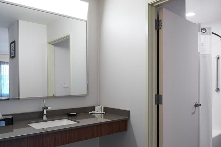 Courtyard by Marriott Medford Airport