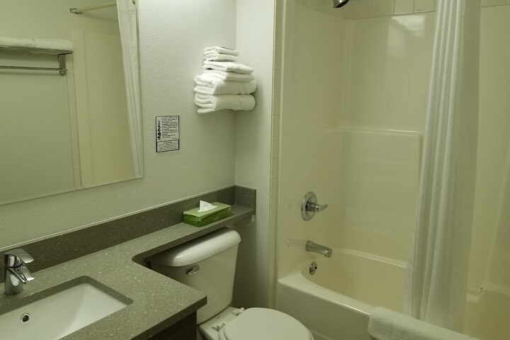 Room 11 of 40