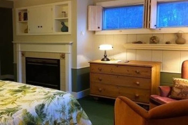 Room 127 of 148