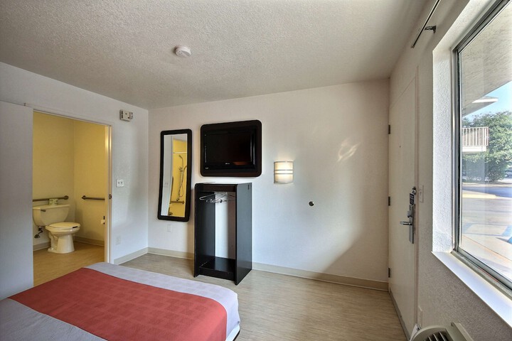 Room 11 of 29