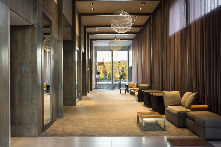 Ballroom/Hall 99 of 128