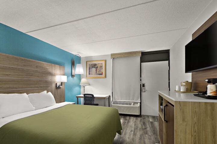 Room 9 of 32