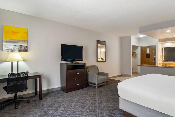 Comfort Inn & Suites Mundelein-Vernon Hills