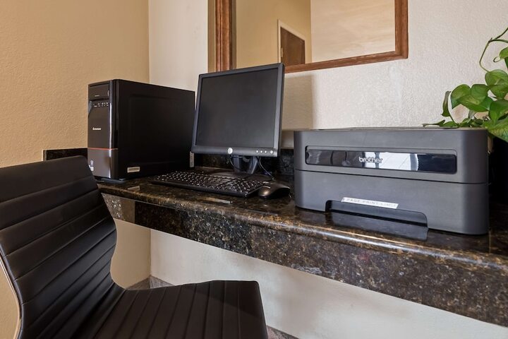 Business Center 15 of 16